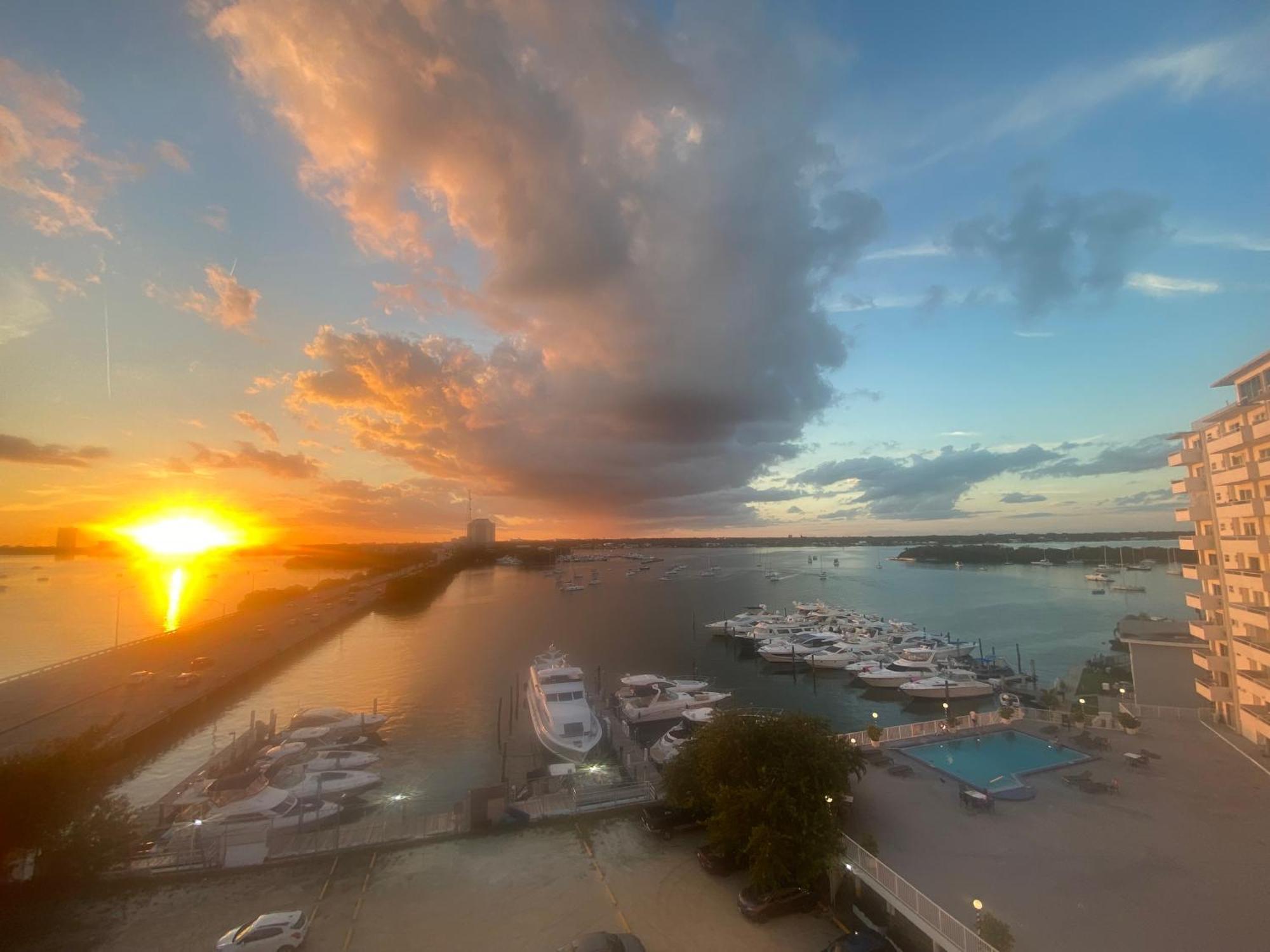 Panoramic Luxurious Waterfront One Bedroom Apartment With Miami Skyline View Free Parking 5Min Drive To מיאמי ביץ' מראה חיצוני תמונה